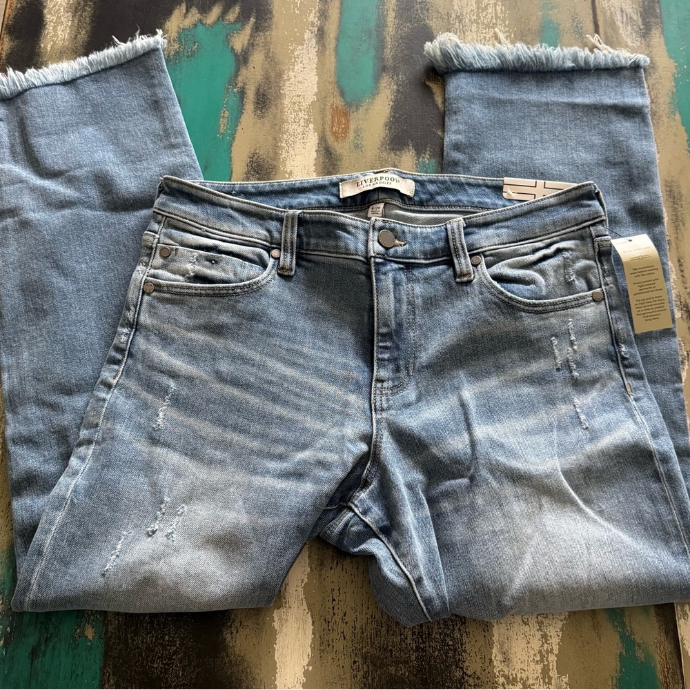 Liverpool cropped Light Blue Distressed Jeans